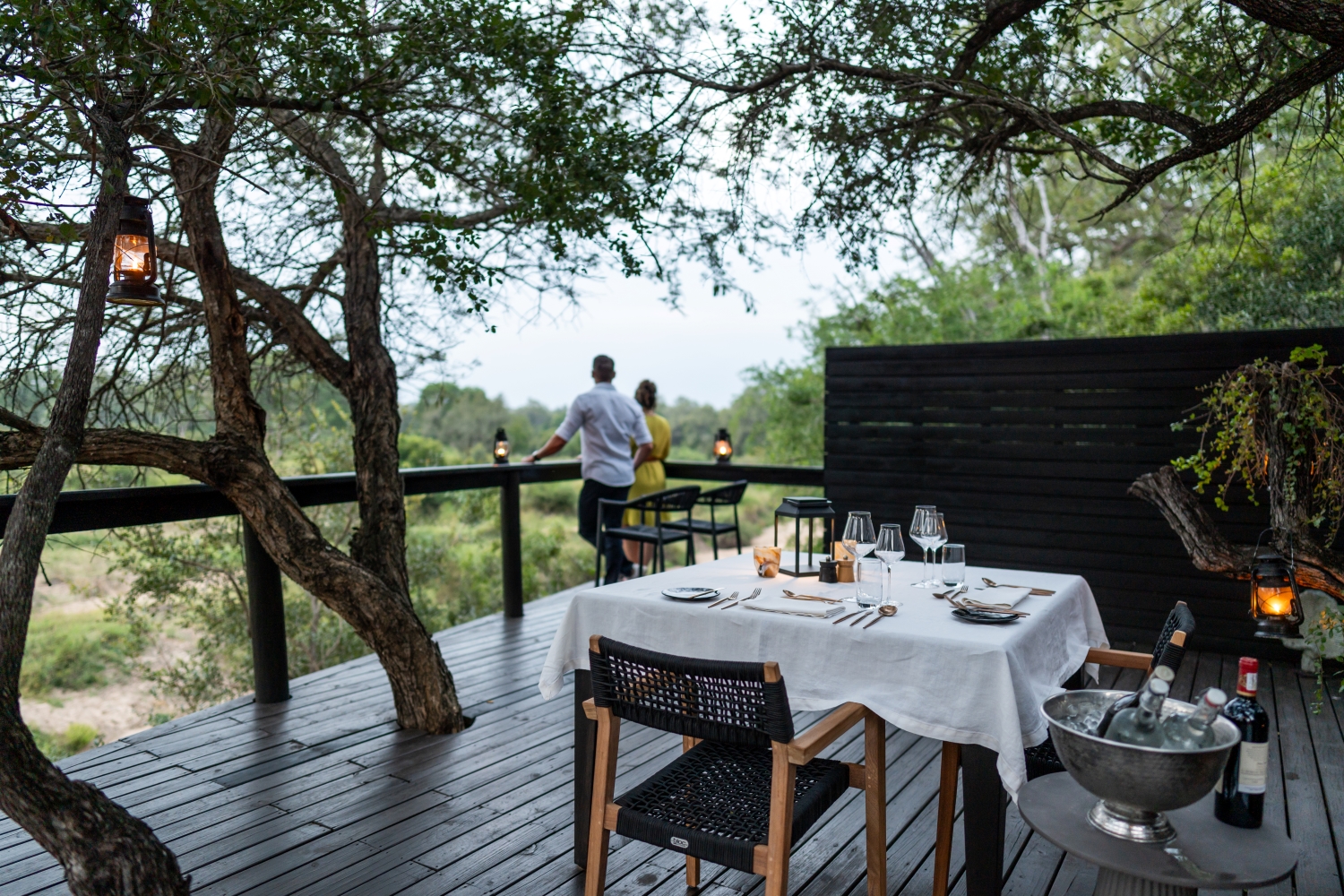 4-romantic-private-dining-set-up.jpg
