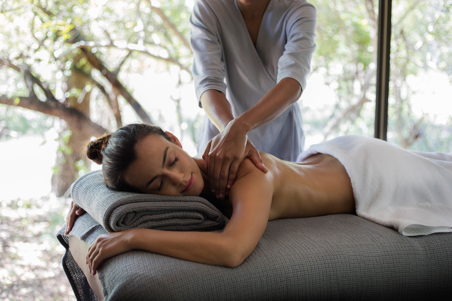 7-woman-enjoying-a-soothing-spa-treatment-at-Silvan-Safari.jpg