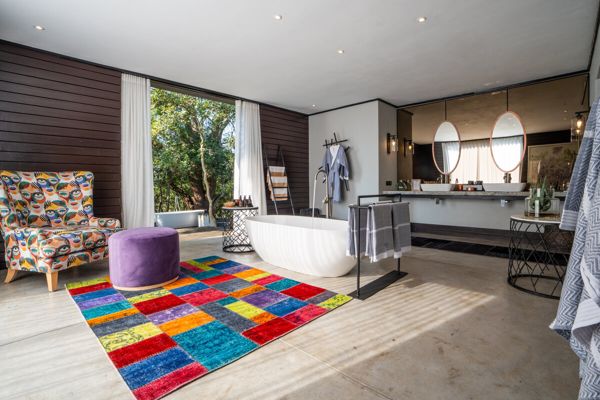 Tree Wisteria Suite bathroom