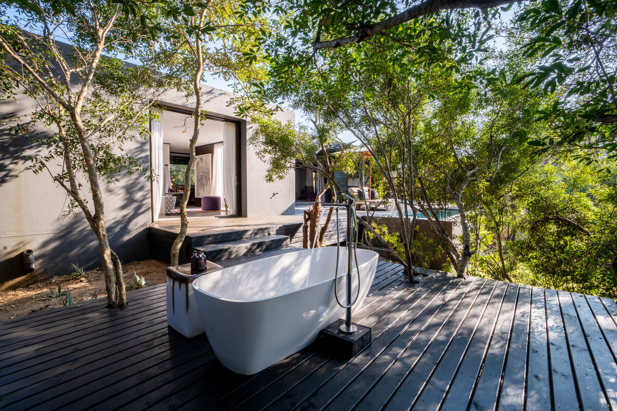 Tree Wisteria Suite outdoor bath