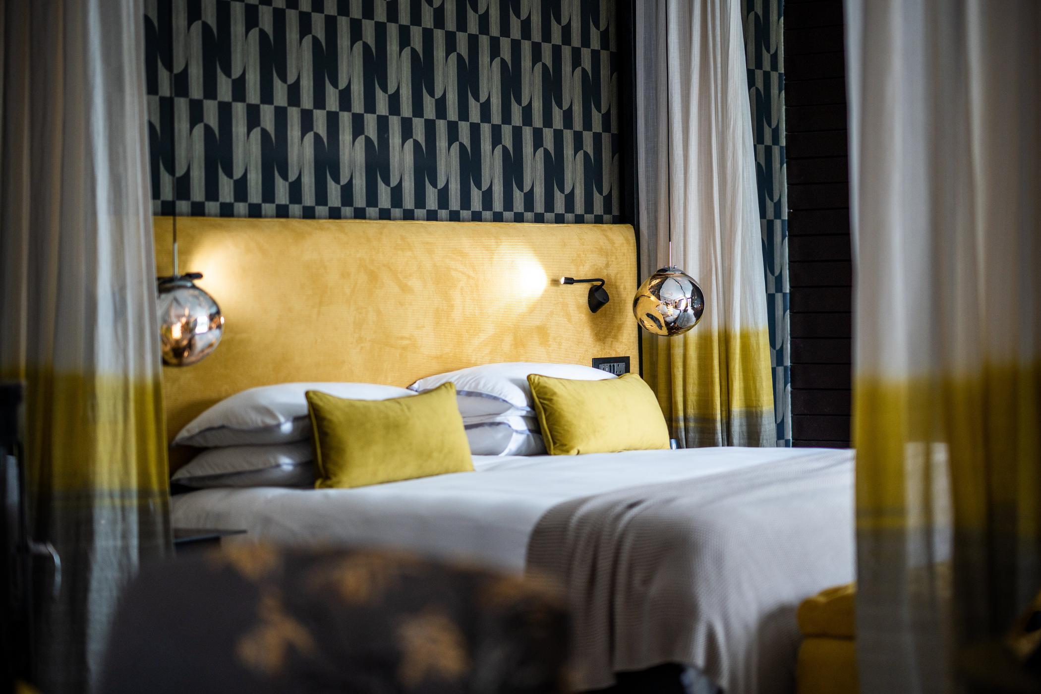 The luxurious bed in Silvan Safari's Cassia Suite